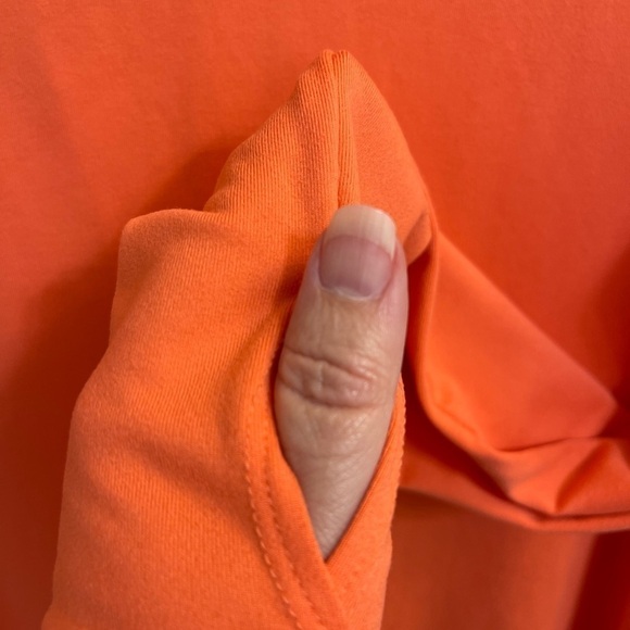 Nike Women’s Dri-Fit Hoodie with Thumb Holes and Small Zipper Pocket Size Medium - Picture 6 of 7